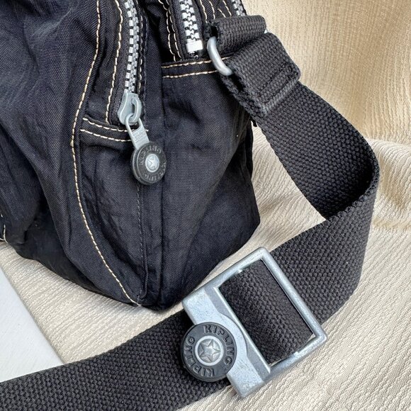 Vintage Kipling nylon multiple zippered pockets shoulder strap monkey keychain - Picture 3 of 10